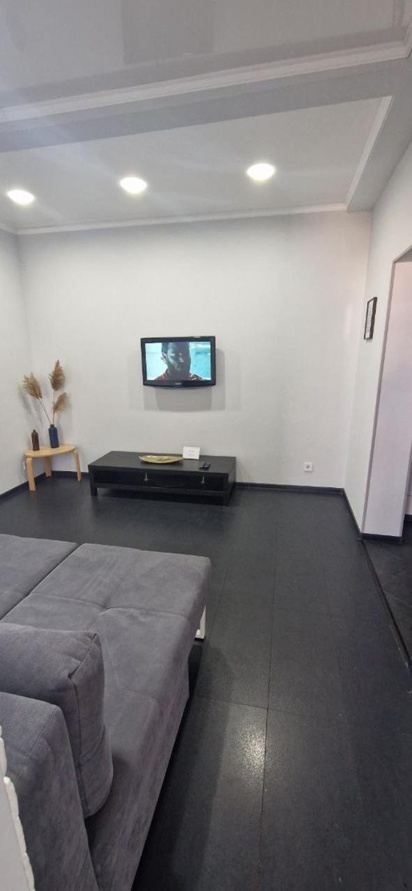 Modern Apartment In The Center Of Town Chisinau Luaran gambar